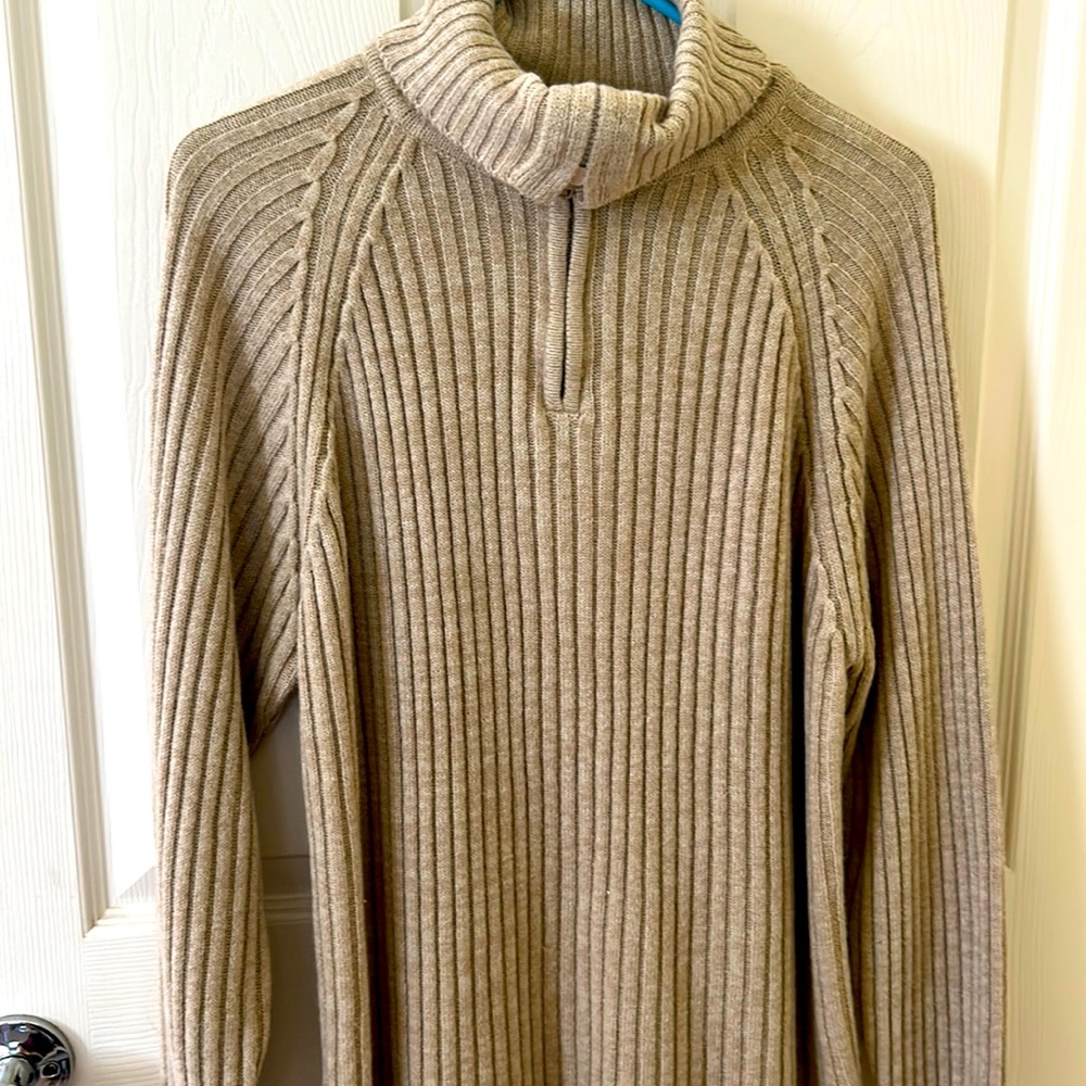 Women’s zipper cowl neck wheat color lightweight sweater. Size large